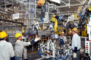 Automotive assembly line with operator and inspector reviewing production
